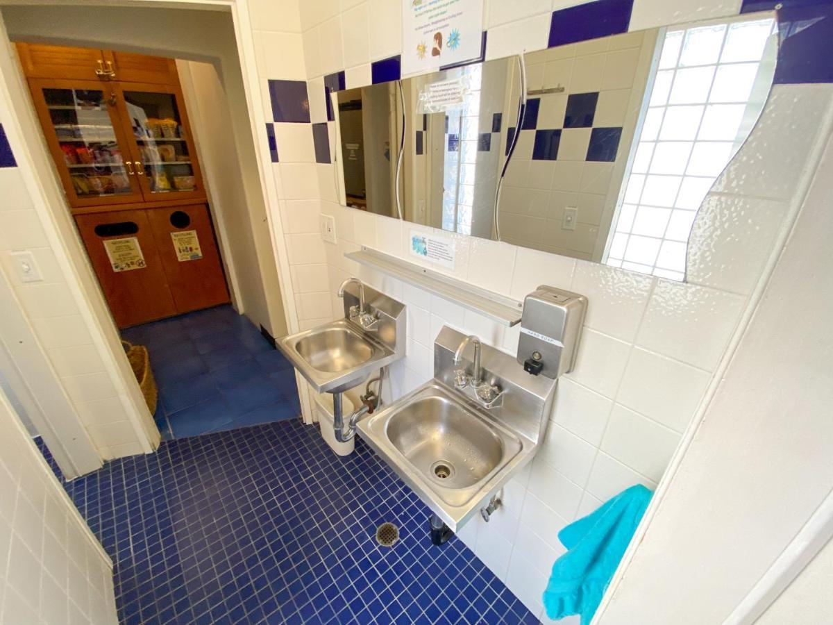 Ith Pacific Tradewinds Backpacker Hostal