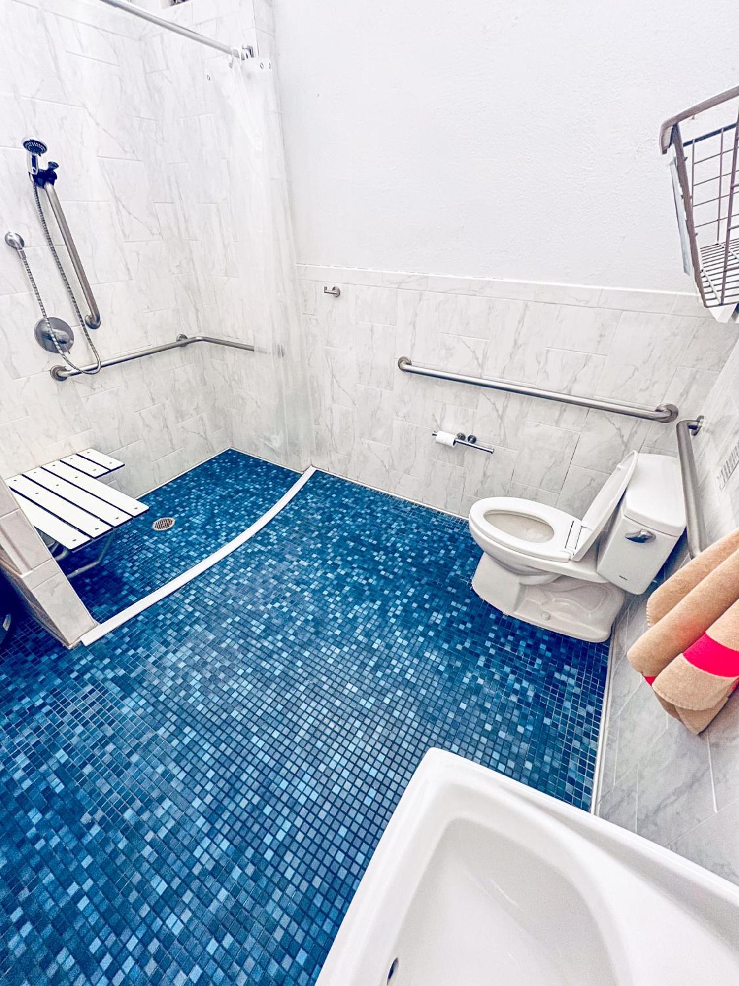 Hostal Ith Pacific Tradewinds Backpacker *